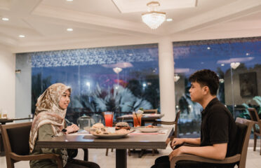 MeetUAll On The Green Restaurant