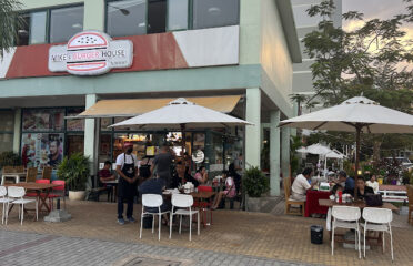 Mike’s Burger House-Cambodia