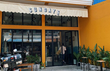 Sundays Café & Hotel
