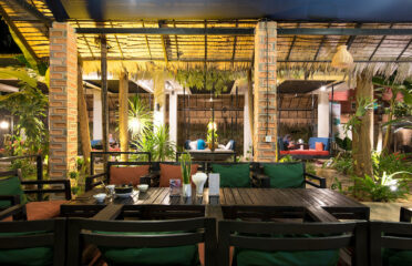 Urban Tree Hut Restaurant -​ អ៊ឺបេនទ្រី
